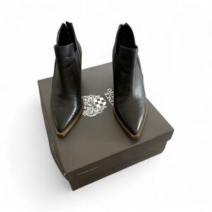 Vince Camuto EUC Gradina Stacked Heel Ankle Boot in Black